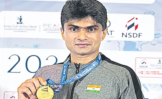 Indian shuttlers bag three golds in Para Badminton World Championship - Sakshi