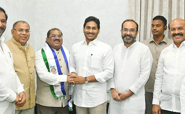 Senior IAS Officer Imtiaz Joined In YSRCP - Sakshi