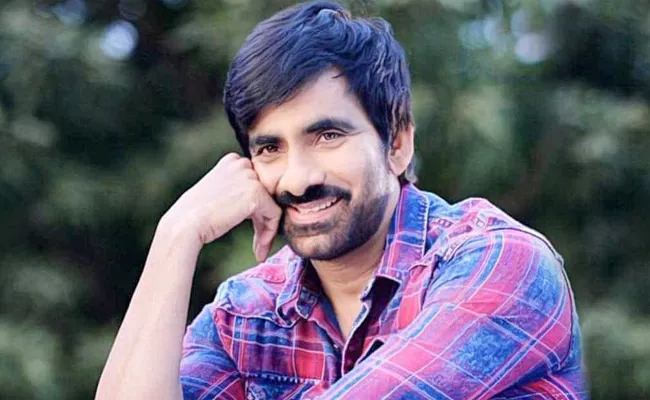 Mass Maharaja Ravi Teja Sweet Gesture Towards Elderly Women In Karampudi - Sakshi