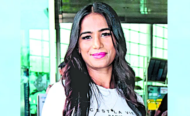 I am alive says Poonam Pandey: faked death for cervical cancer awareness - Sakshi