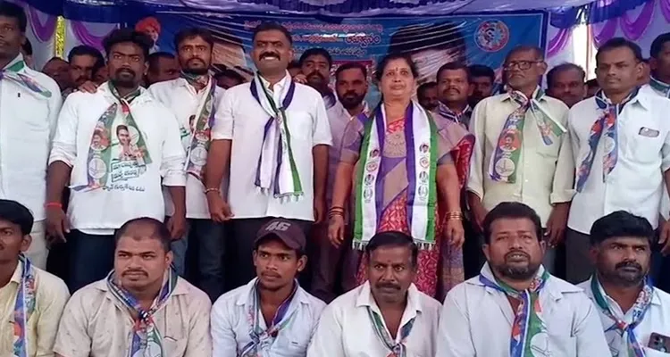 Huge Joinings Into YSRCP In Dharmavaram 