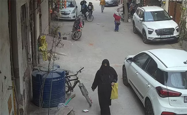 Daughter Stole Jewellery From her Own Home Wearing a Burqa Arrested - Sakshi