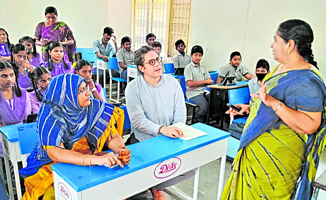 Mexico IB representatives visit various schools in Krishna district - Sakshi