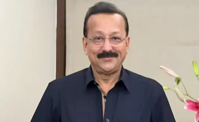 Former Maharashtra Minister Baba Siddique Resigns From Congress - Sakshi