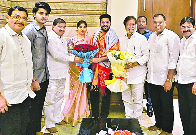 BRS MLC Patnam Mahender Reddy Met CM Revanth Reddy Along With His Wife Sunitha - Sakshi