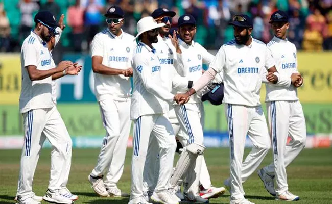 IND VS ENG: Rohit And Gill Received The Impact Fielder Of The Series Medal From Jay Shah - Sakshi