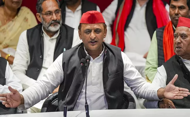 SP Chief Akhilesh Yadav Compares PM Modi To Hitler - Sakshi