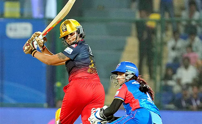 Richa Ghosh buries head as RCB lose thriller to DC, WPL playoffs hopes dented - Sakshi