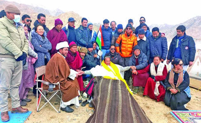 Sonam Wangchuk is on Hunger Strike - Sakshi