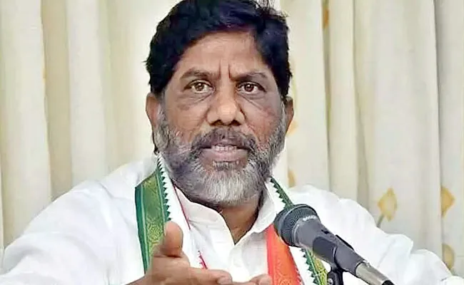 Deputy CM Bhatti Vikramarka Reacts Sitting On Floor In Yadagiri Gutta - Sakshi