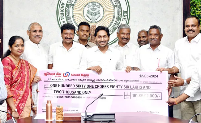 CM YS Jagan Released Fifth Tranche Financial Assistance To Fishermen - Sakshi