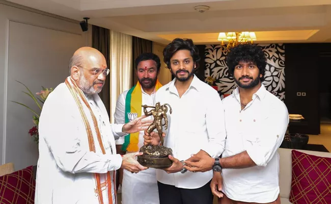 Hanu Man Hit Movie Director Prasanth Varma and Teja Sajja Met Amit Shah - Sakshi