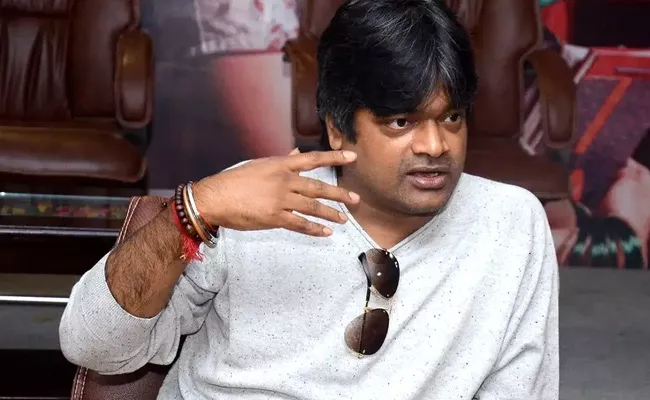 Director Harish Shankar Helping Video Viral - Sakshi