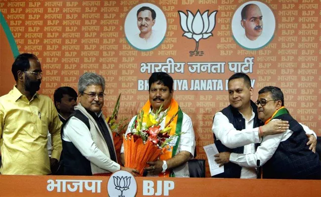 TMC MPs Dibyendu Adhikari And Arjun Singh join BJP - Sakshi