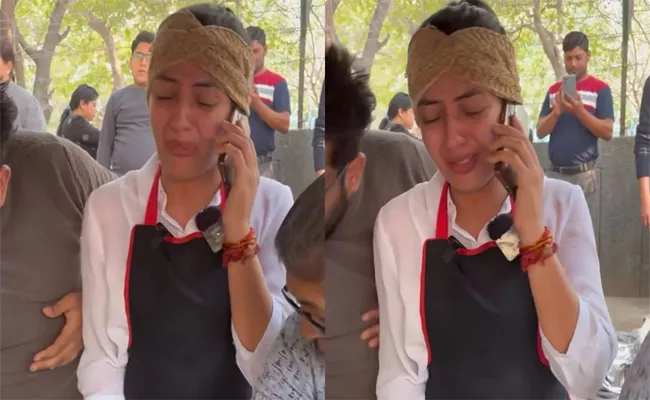 Delhis Viral Vada Pav Girl Breaks Down In Tears Goes Viral - Sakshi