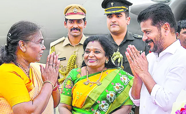 CM Revanth Reddy Welcomes President Droupadi Murmu at shamshabad airport - Sakshi