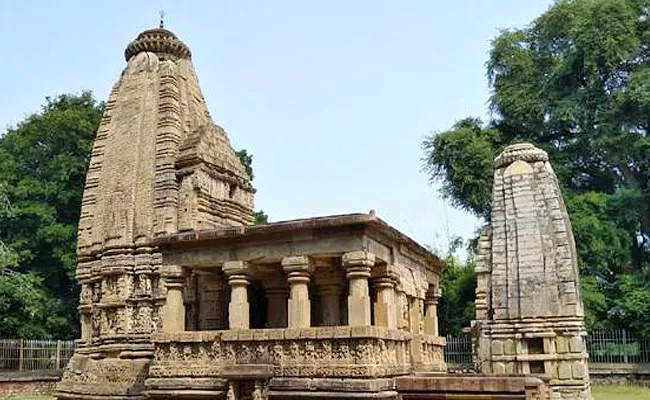 Brothers And Sisters No Entry To The Mahadev Temple In Narayanpur Village  - Sakshi