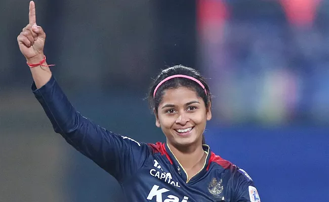 RCBs Shreyanka Patil  claiming four wicket haul against Delhi Capitals in WPL final - Sakshi