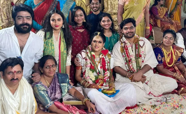 Telugu Singer Harika Narayan Wedding With Pruthvi - Sakshi