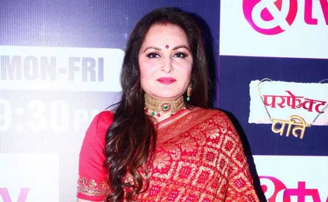 Supreme Court Suspended 6 Months Jail Term To Jayaprada - Sakshi