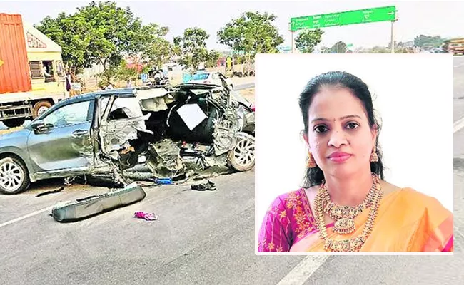 Woman Died In Road Accident - Sakshi