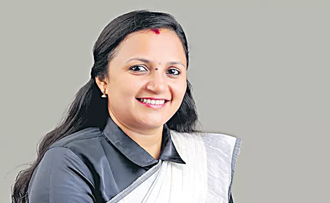 ML Ashwini, the BJP candidate in Kasaragod speaks six languages - Sakshi