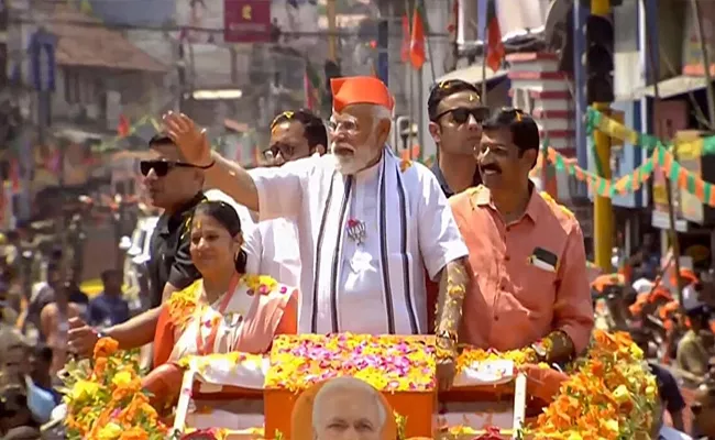 Modi Holds Massive Roadshow In Kerala Palakkad - Sakshi