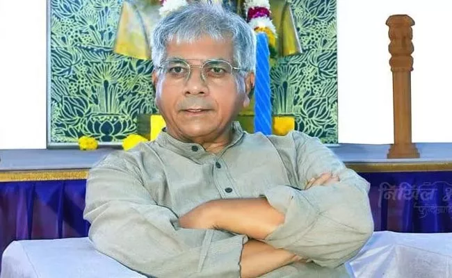 Prakash Ambedkar offers support to congress party on 7 seats - Sakshi