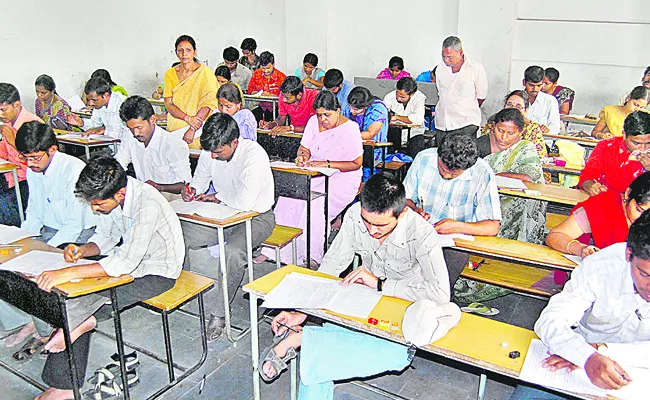 Telangana government issues DSC notification for 11062 teacher posts - Sakshi