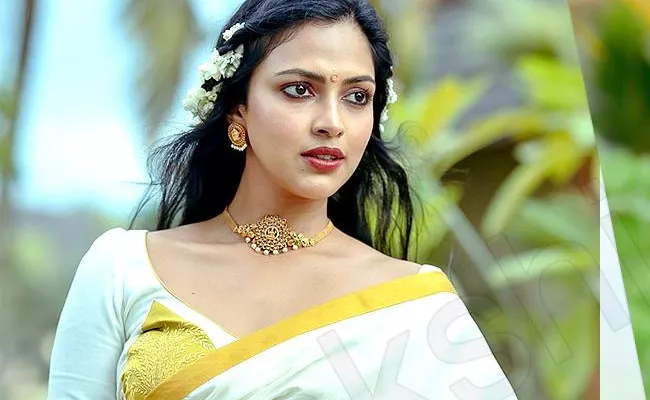 Amala paul Latest Social Media Post Goes Viral On Her Pregnency - Sakshi