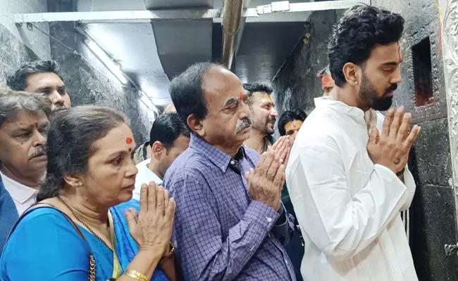 IPL 2024 KL Rahul Takes Kohli Route Visit Mahakaleshwar Temple Video - Sakshi