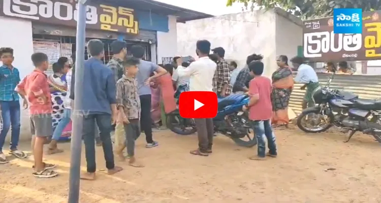 Garam Garam Varthalu Drinkers Attack On Liquor Shop