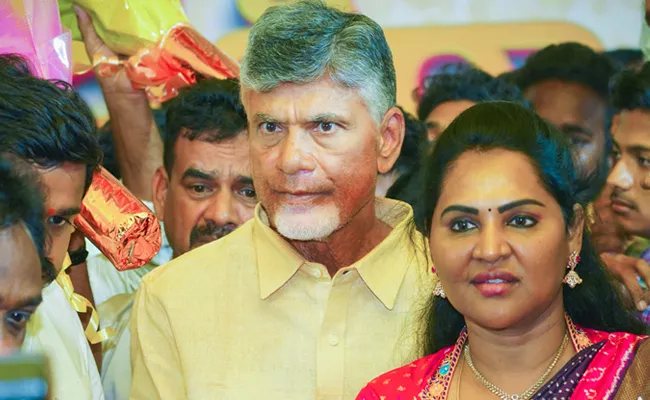 Vundavalli Sridevi Serious Over TDP Chandrababu - Sakshi