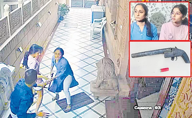 Mother and daughter bravely faced the thugs - Sakshi