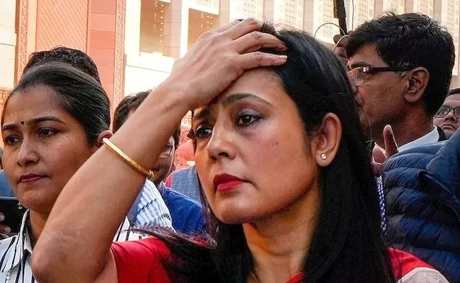 Cbi Raids On Suspended Mp Mahua Moitra House - Sakshi