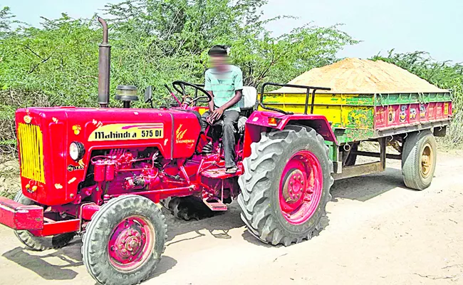 tg government gaves free sand - Sakshi