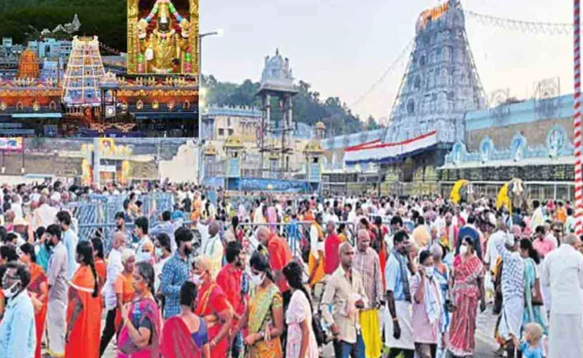 Huge Devotees Rush At Tirumala - Sakshi