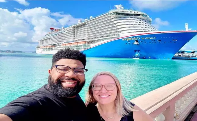 US Couple Ditches 9 To 5 Jobs To Live On Cruise Ships FullTime - Sakshi