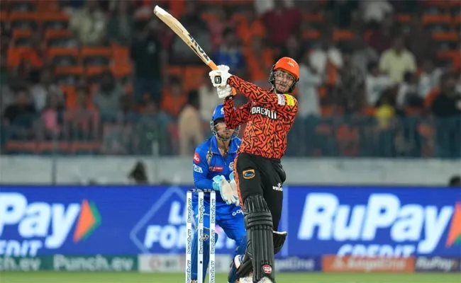 IPL 2024 SRH VS MI: Abhishek Sharma Completes Fifty In 16 Balls - Sakshi