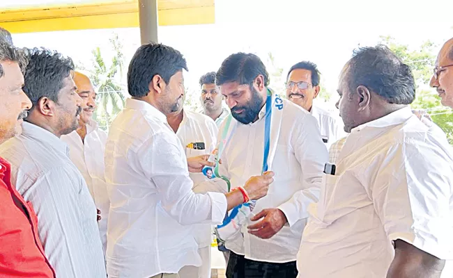 Massive migration from TDP and Janasena parties - Sakshi