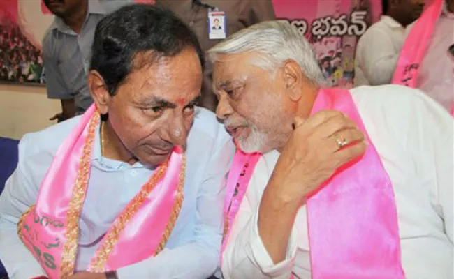 Kk Meets Kcr At Erravalli Farmhouse - Sakshi