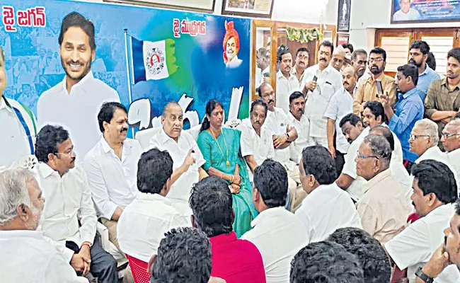  Vanga Geeta and Sunil met Mudragada in Kirlampudi - Sakshi