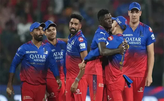 Rcb Pacer Alzarri joseph poor Show continues in Ipl 2024 - Sakshi