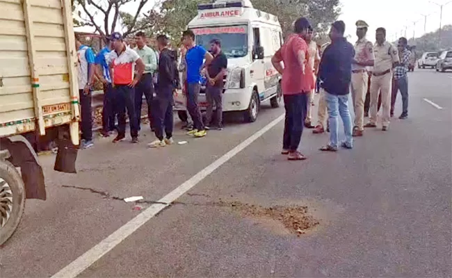 Another Hit And Run Case in Narsingi ORR - Sakshi