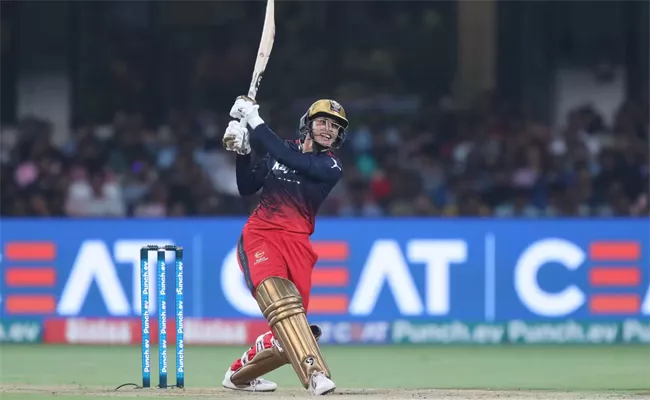 WPL 2024: Mandhana 80 Runs Blast, RCB Scored 198 For 3 In A Match Vs UP Warriorz - Sakshi