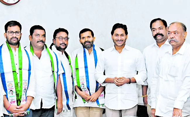 Allagadda BJP Incharge Bhuma Kishore Reddy Joined in to YSRCP - Sakshi