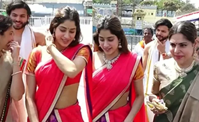 Janhvi Kapoor Visits Tirumala Temple With Rumoured BF Shikhar Pahariya - Sakshi