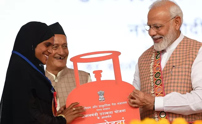 LPG cylinder subsidy may be extended ahead of Lok Sabha election - Sakshi