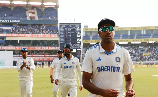 IND VS ENG 5th Test Day 1: Iconic Moment Between Ashwin And Kuldeep - Sakshi