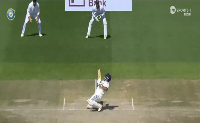 IND VS ENG 5th Test Day 2: Sarfaraz Khan Played Super Ramp Shot Against Mark Wood - Sakshi